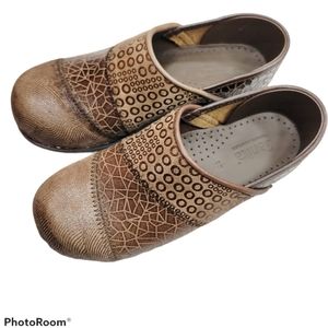 Sanita brown patterned clogs size 38 women's